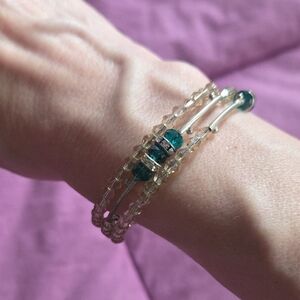 Lightweight Silvertone Spiral Wrap Bracelet w Sparkly Crystal Clear & Teal Beads